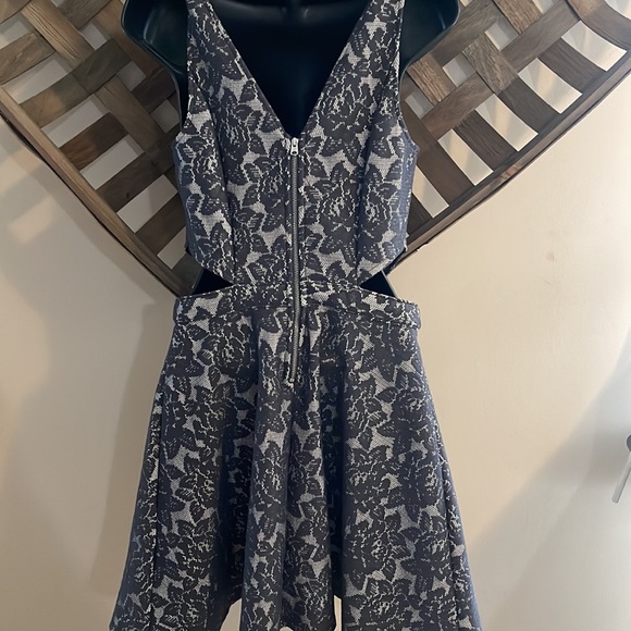 Abercrombie & Fitch Peek A Boo Mini  Dress Size M Gun Metal Gray - Picture 5 of 6